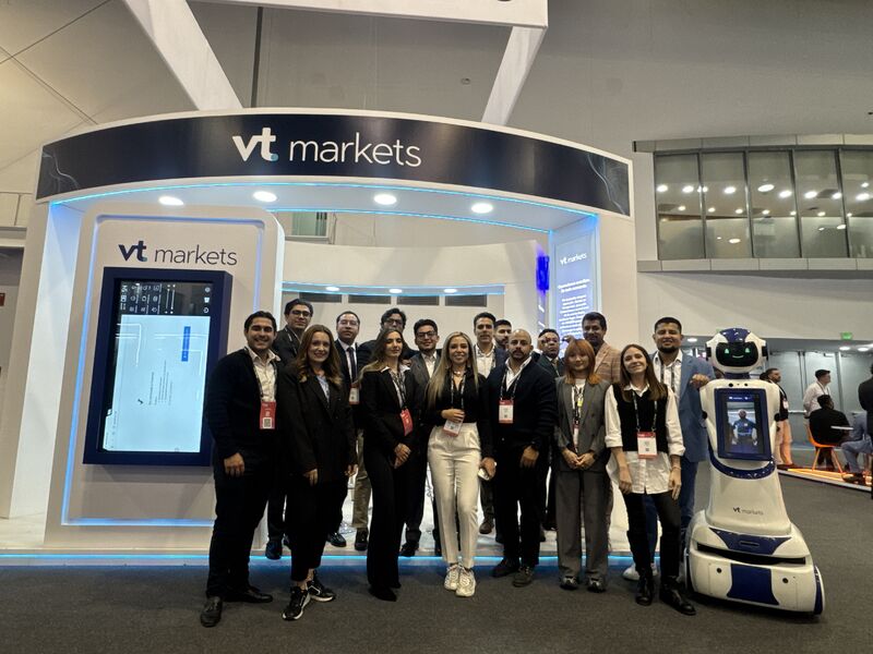 VT Markets team at a global trading event